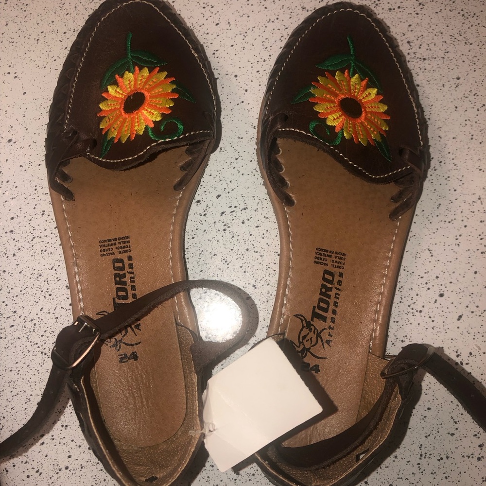 Women’s Brown Floral Embroidered Shoes